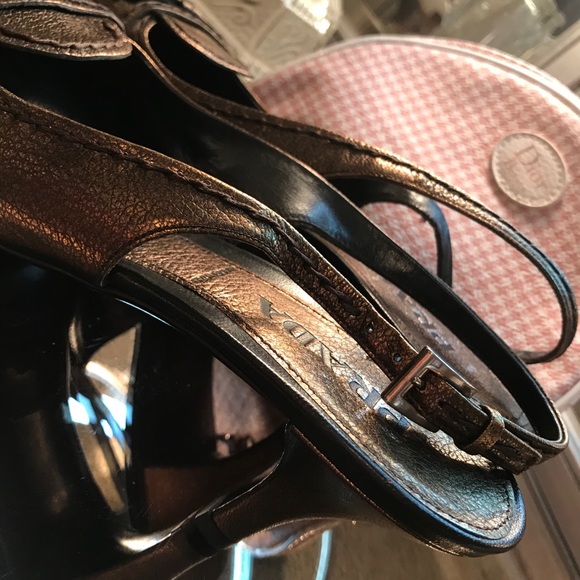 PRADA - Picture 9 of 16